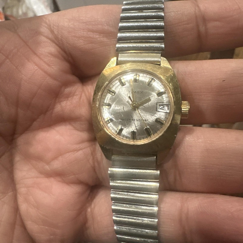 Vintage 1970s Timex Watch Women‎ Manual Wind Gold Tone Steel Band Fit 7in 25mm